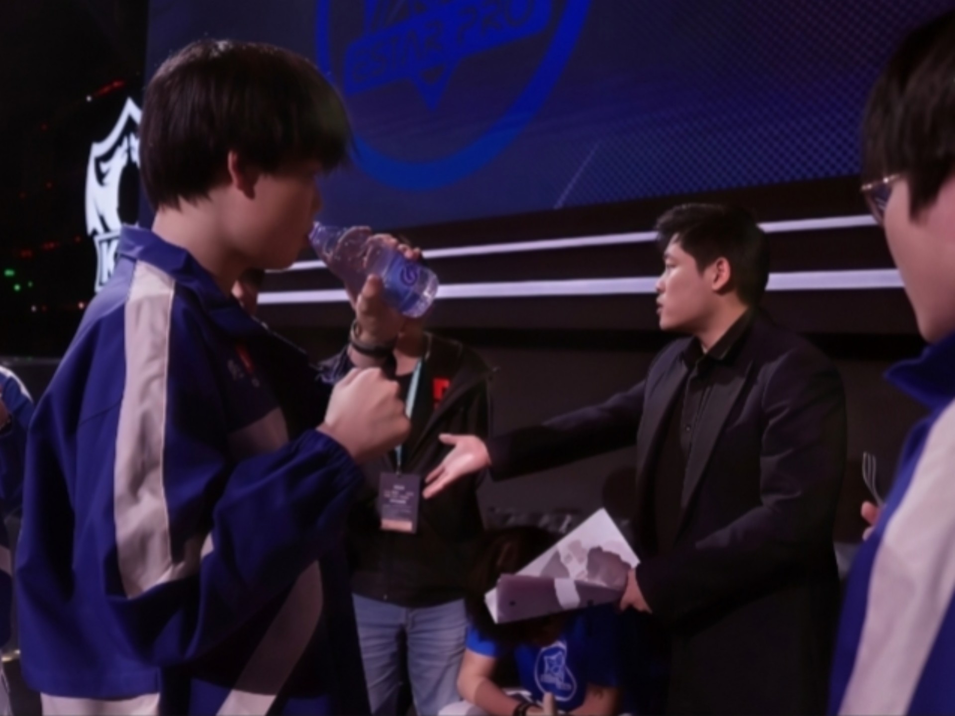 包含HKA力克FLY，Inspired单局斩获MVP宿敌对决淘汰赛，点燃全场激情的词条