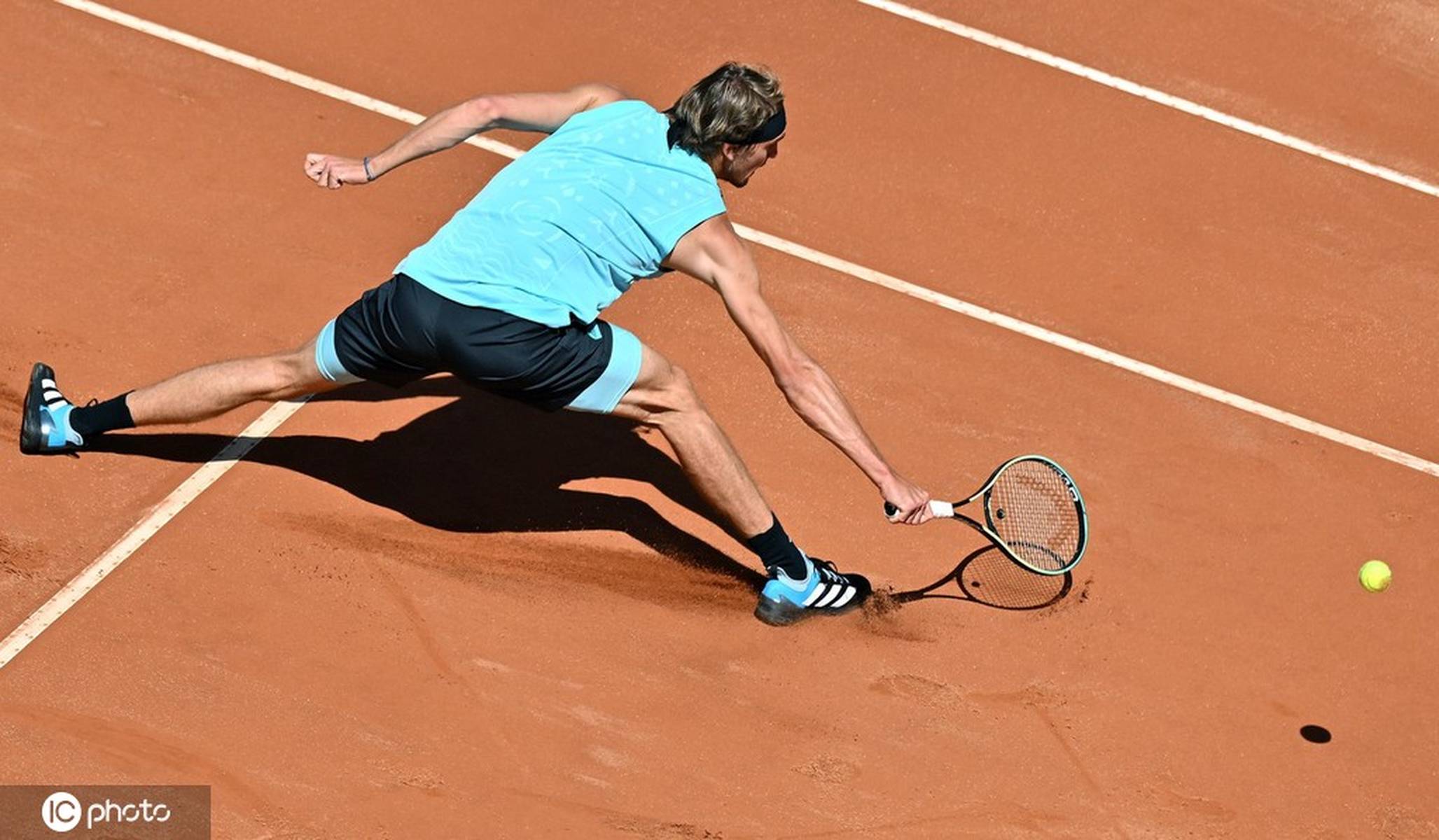 温网鏖战ATP总决赛,西西帕斯关键制胜 温网鏖战ATP总决赛,西西帕斯关键制胜